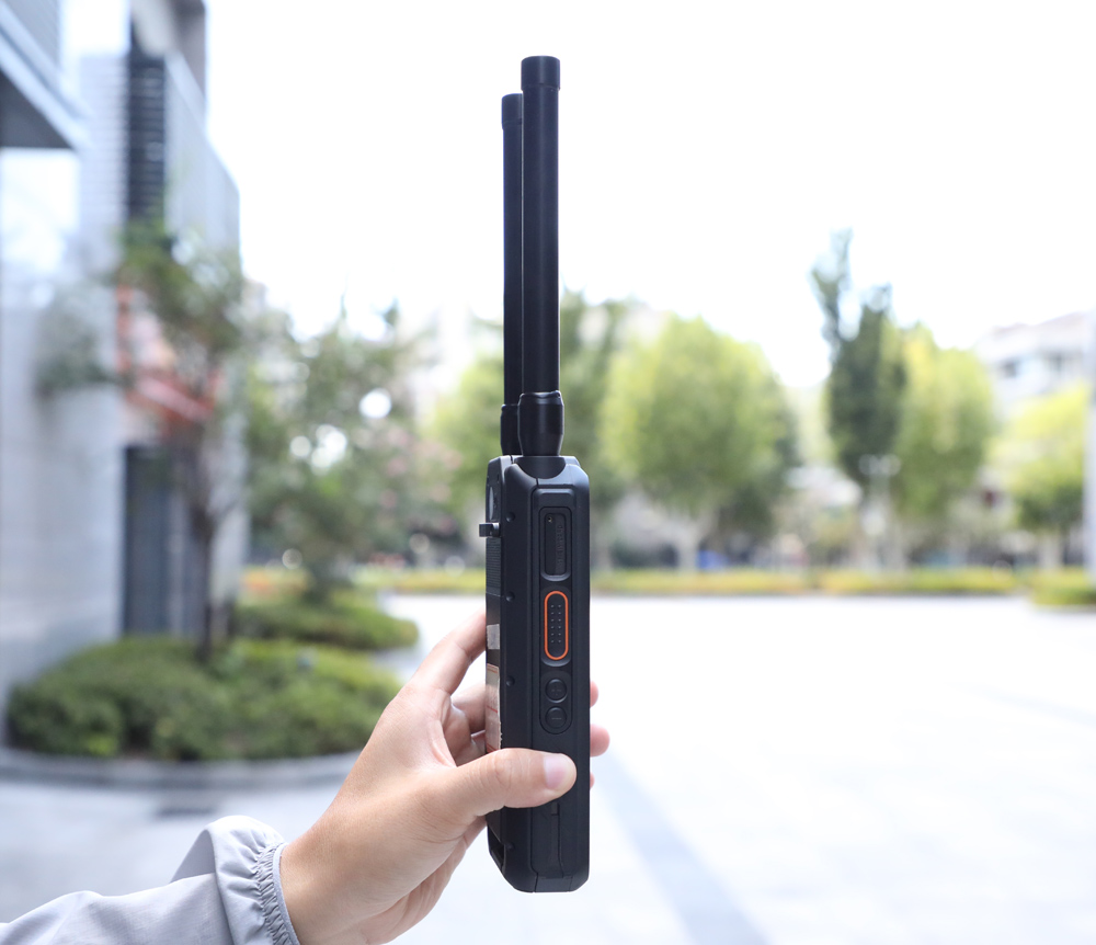 2-3km Handheld Spectrum Detector Locator 65-6000MHz Remote ID Anti-Drone RF Drone Detection